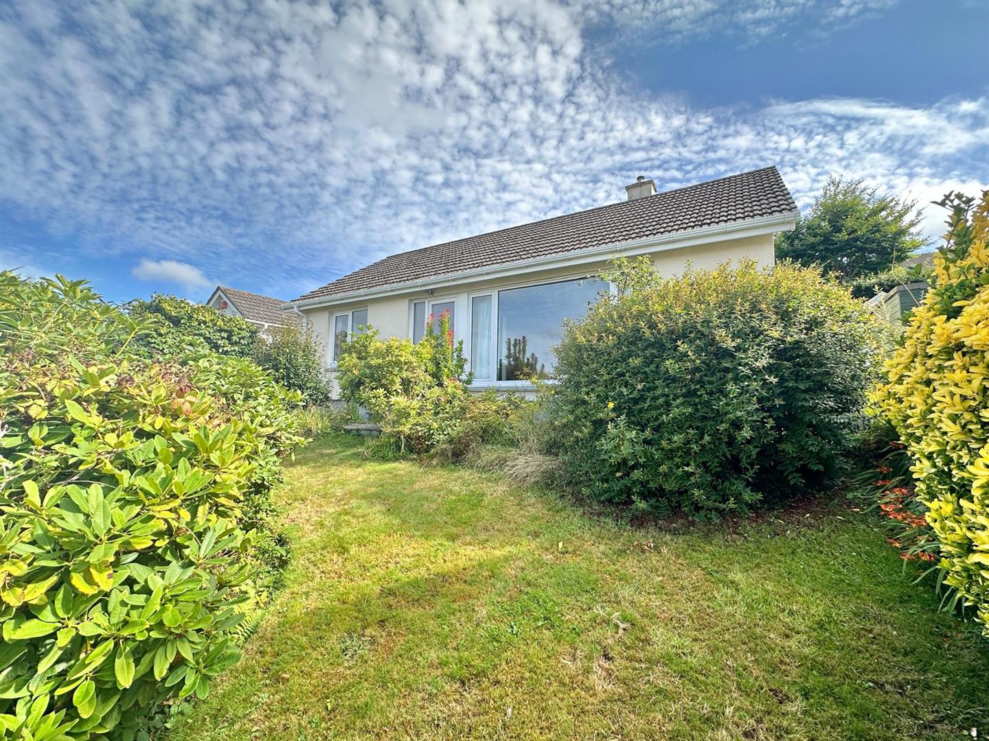 2 bed property in Upland Crescent, Truro